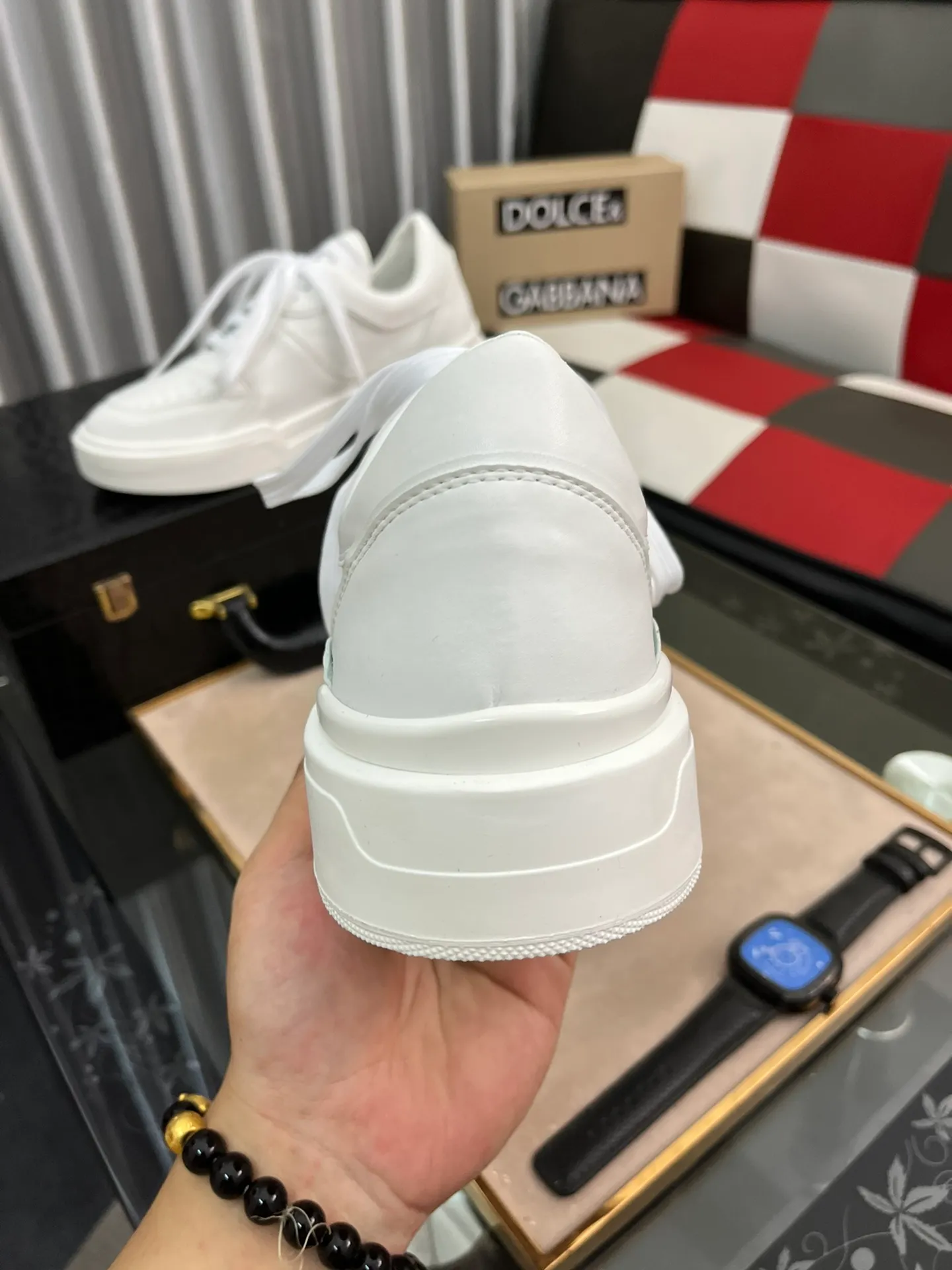 Ex-factory price 480⌚️⌚️DG Men's latest spring and summer 2022, this year's main style, there is no one of them. Super popular and handsome casual shoes. This style inherits the D family's always a little exaggerated yet fashionable style. Exquisite workmanship 🔸Many people love the use of silk cowhide, silk sheepskin lining, [strong][strong][strong] 🔸[strong][strong][strong], a perfect interpretation of the latest inspiration for shoes Classic and fashion are integrated, luxury dream surpasses fashion and high-end quality 💪💪Rubber outsole Size: 38-45, 5⃣️ colors available